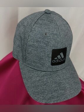 adidas Lightweight Gray Heather Logo Aeroready Flexfit Baseball Cap.  S/M.  NWOT